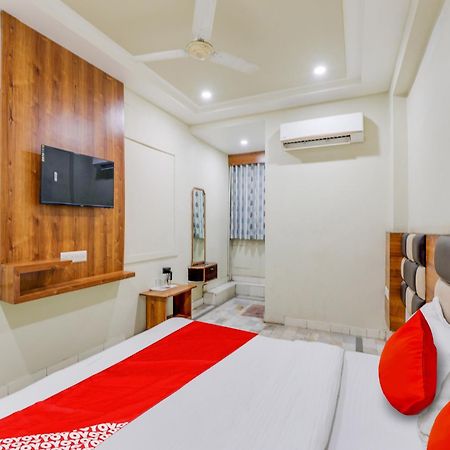 Hotel O Asopalav Naroda Екстериор снимка