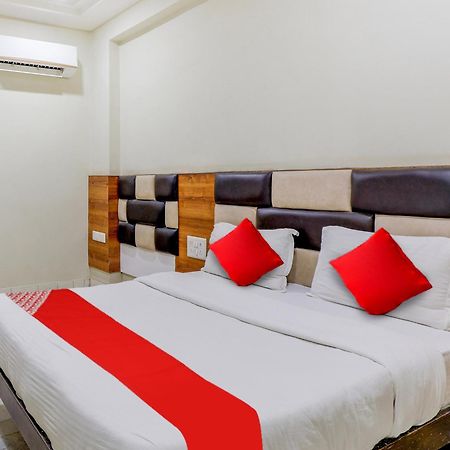 Hotel O Asopalav Naroda Екстериор снимка