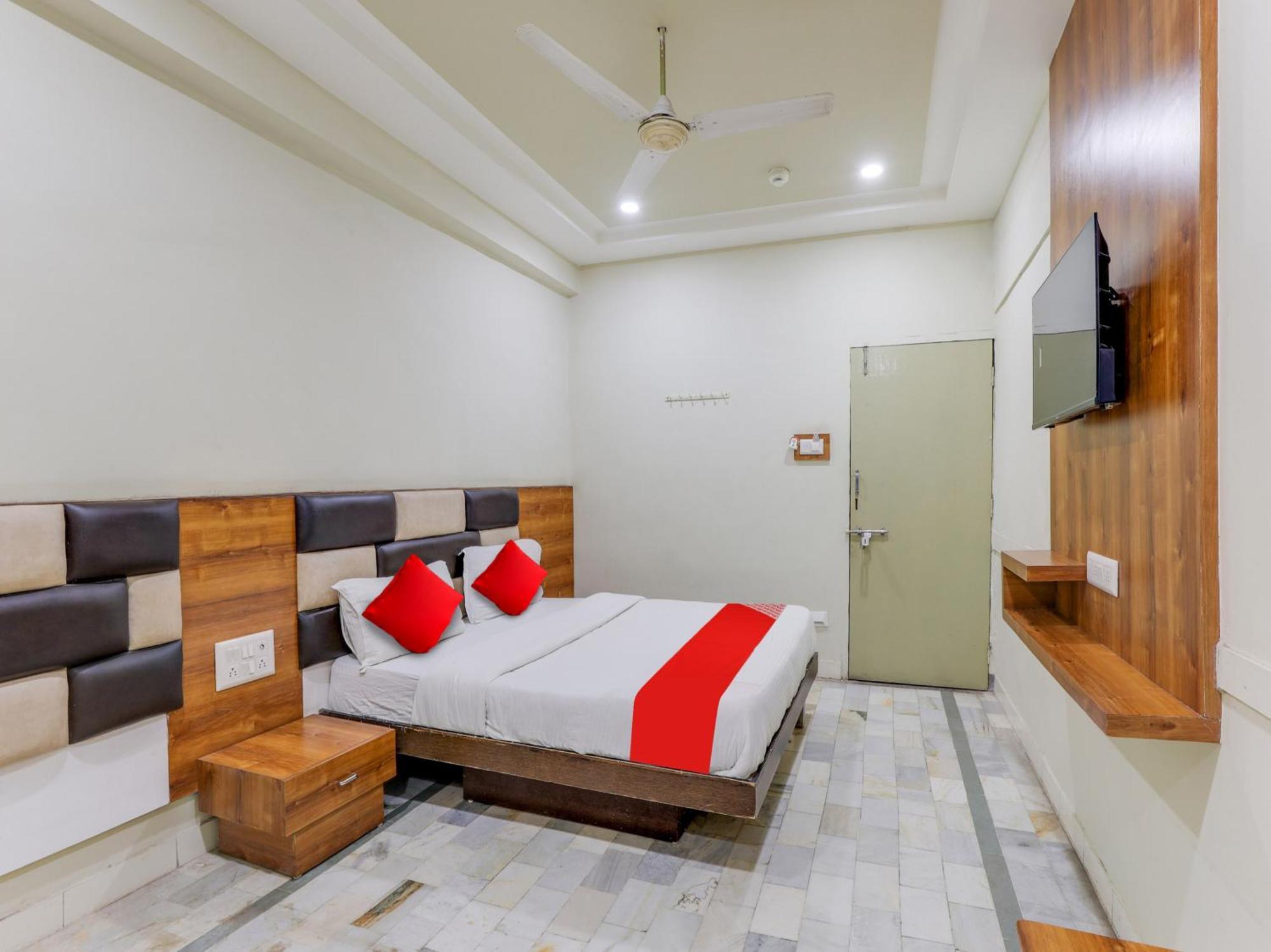 Hotel O Asopalav Naroda Екстериор снимка