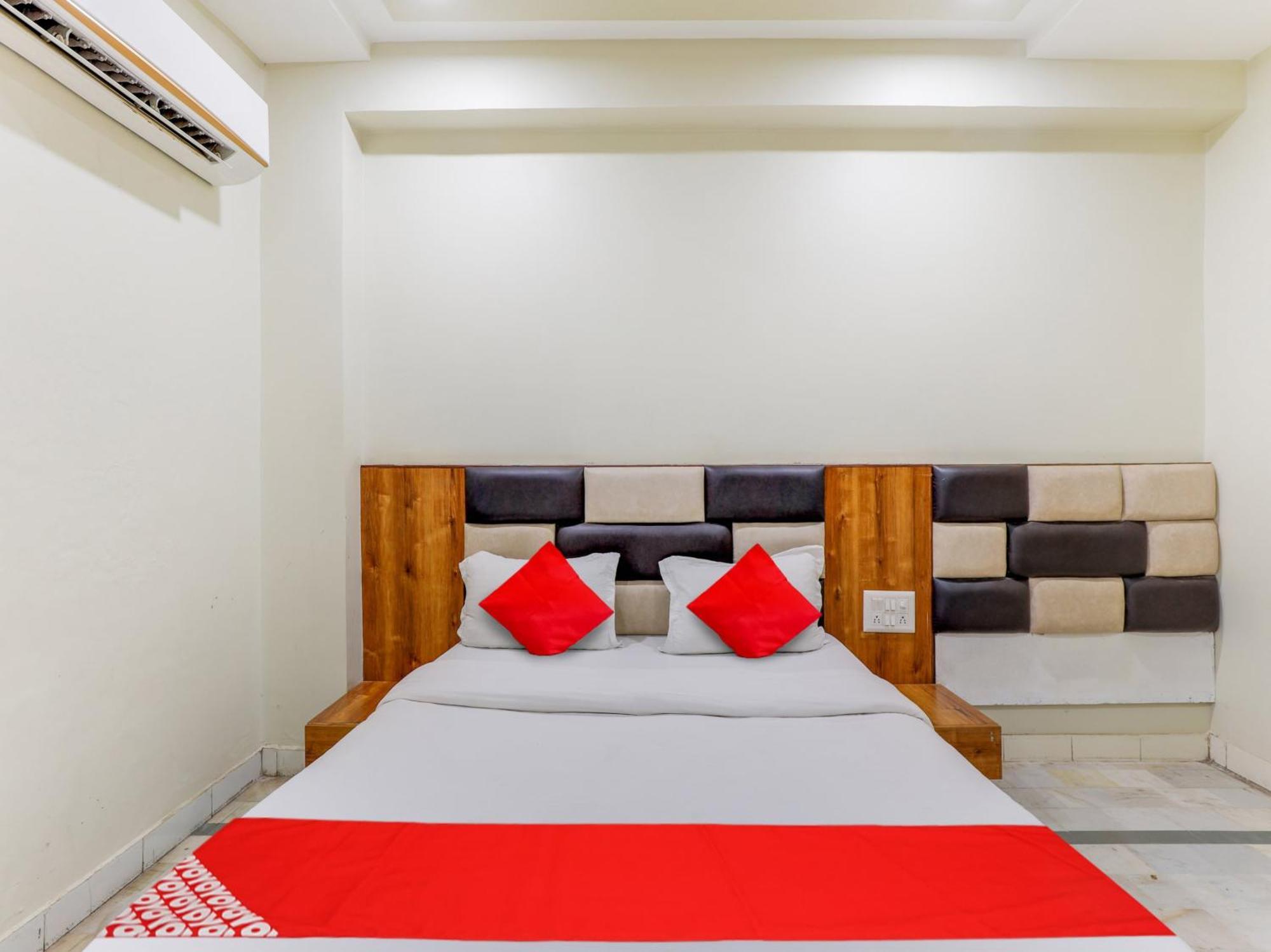 Hotel O Asopalav Naroda Екстериор снимка