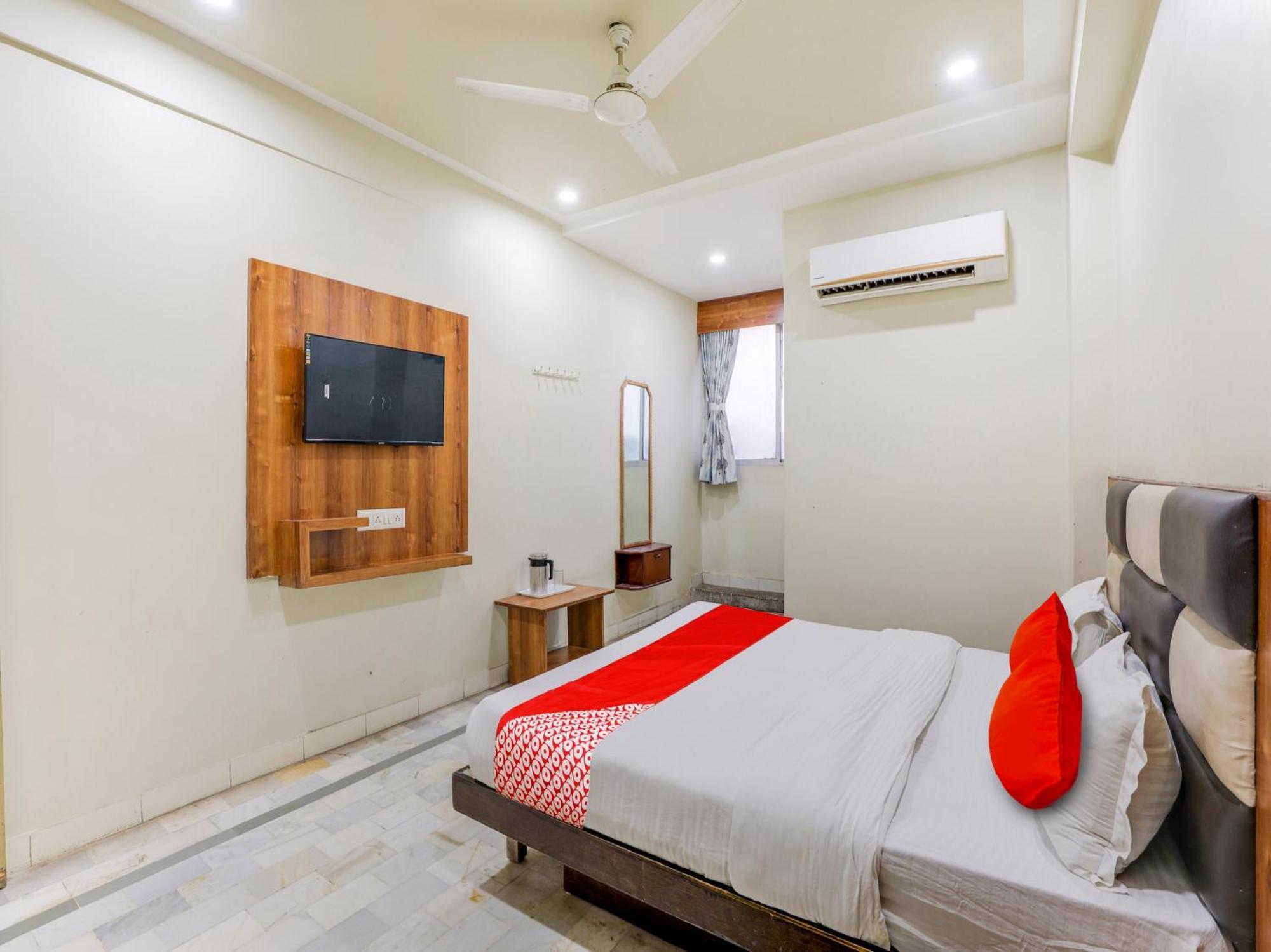 Hotel O Asopalav Naroda Екстериор снимка