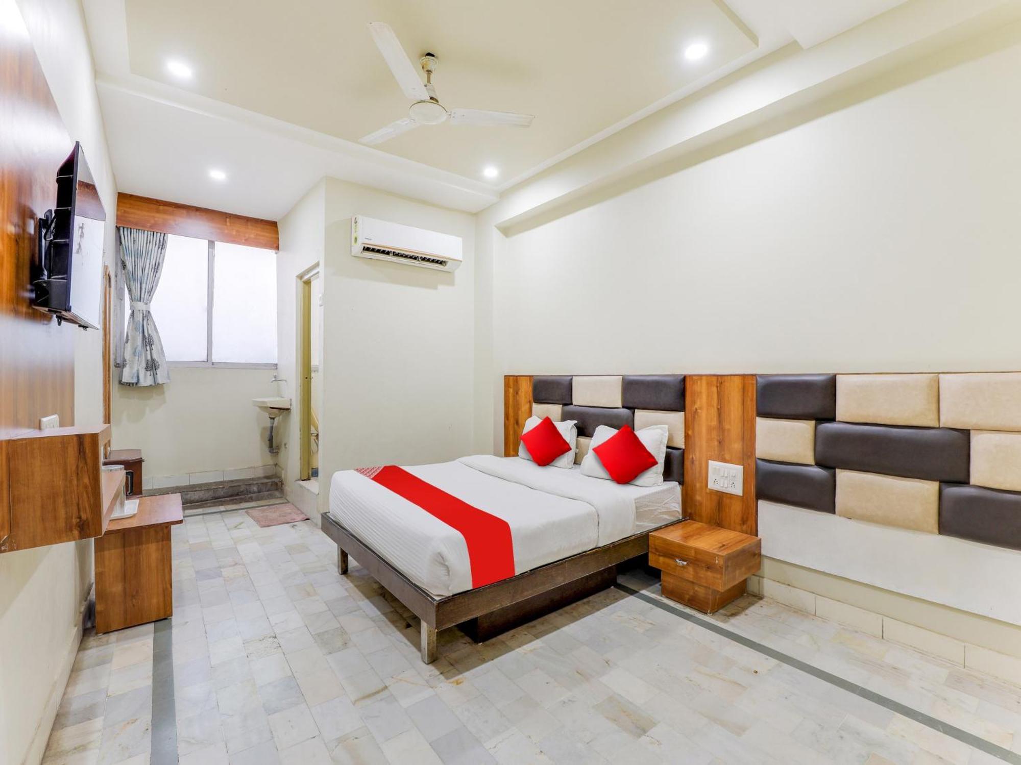 Hotel O Asopalav Naroda Екстериор снимка