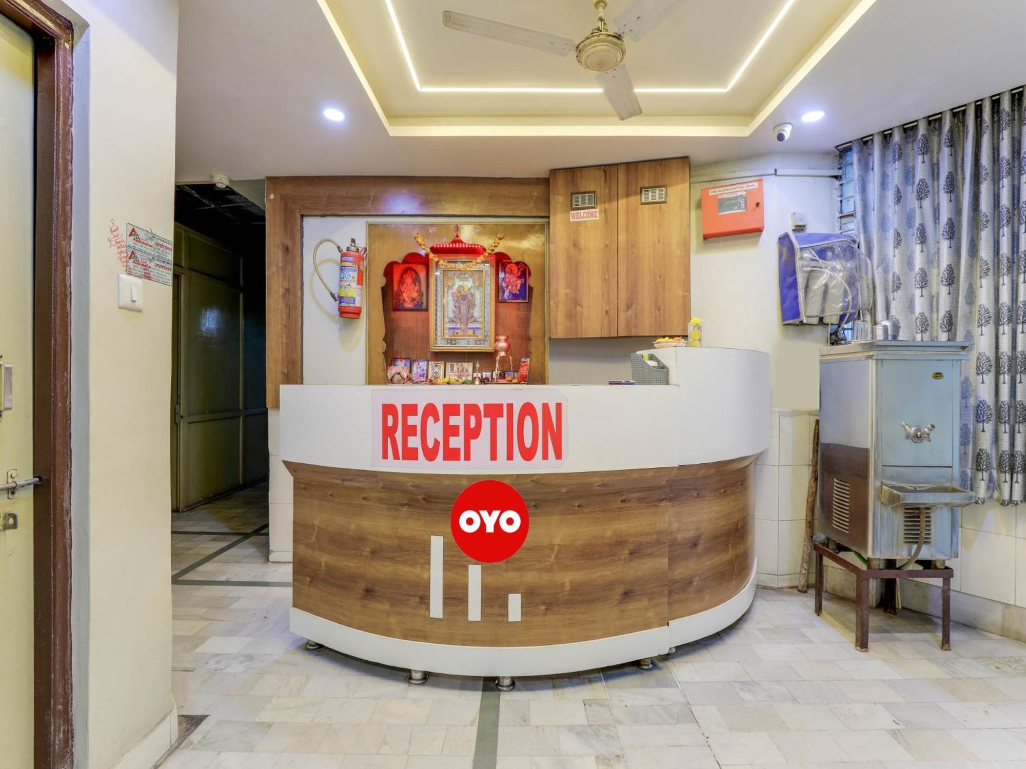 Hotel O Asopalav Naroda Екстериор снимка