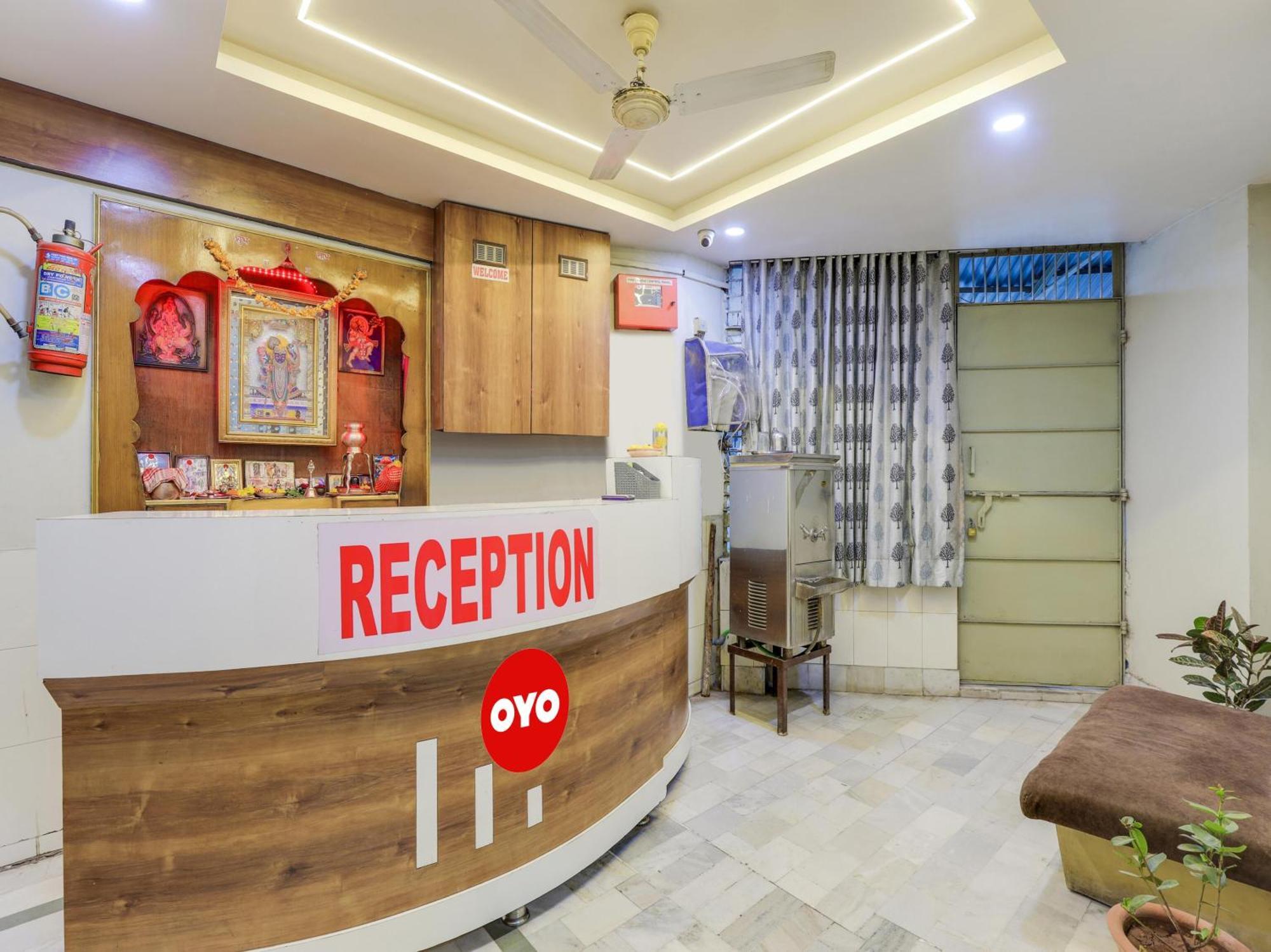 Hotel O Asopalav Naroda Екстериор снимка