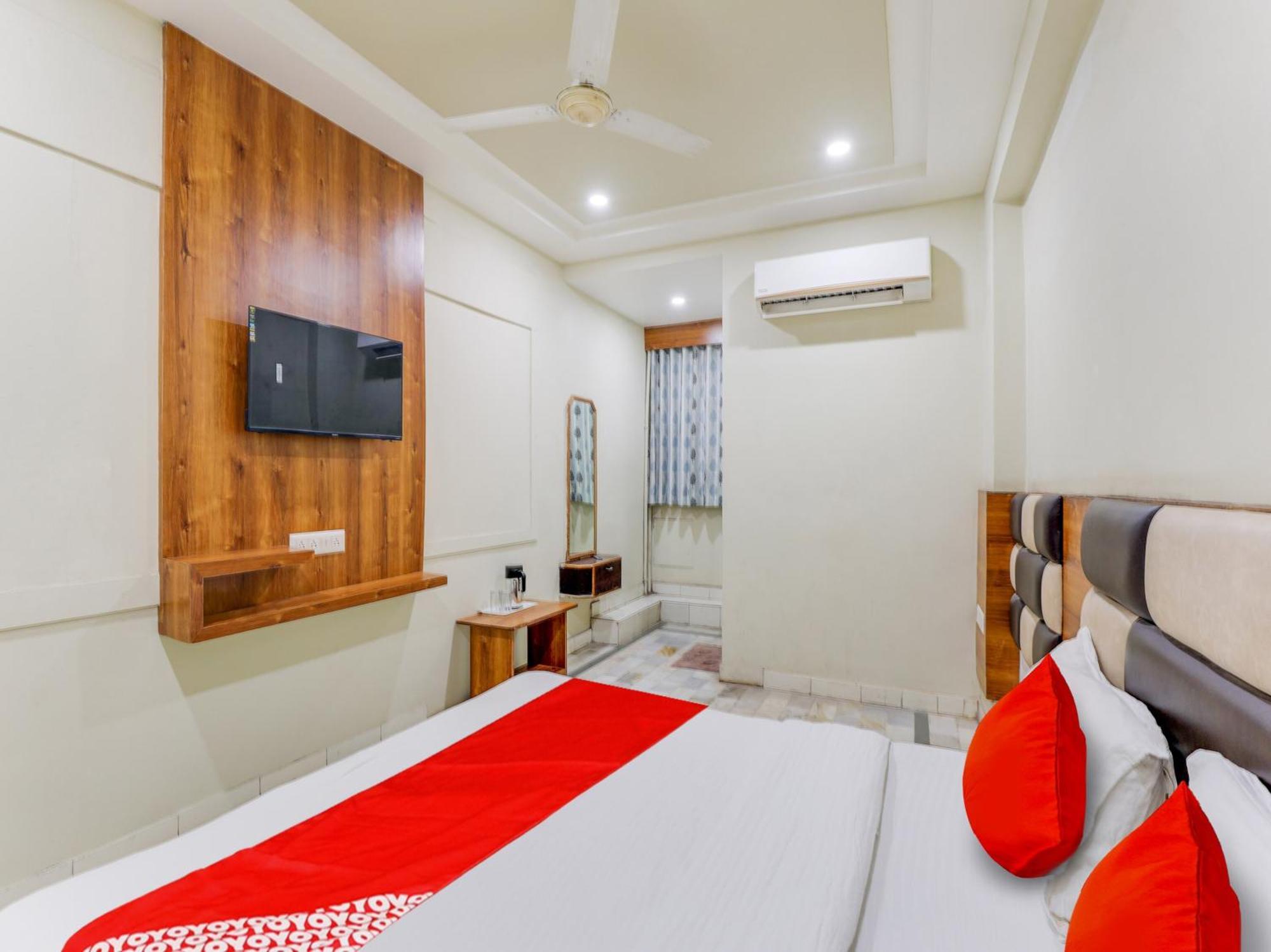 Hotel O Asopalav Naroda Екстериор снимка