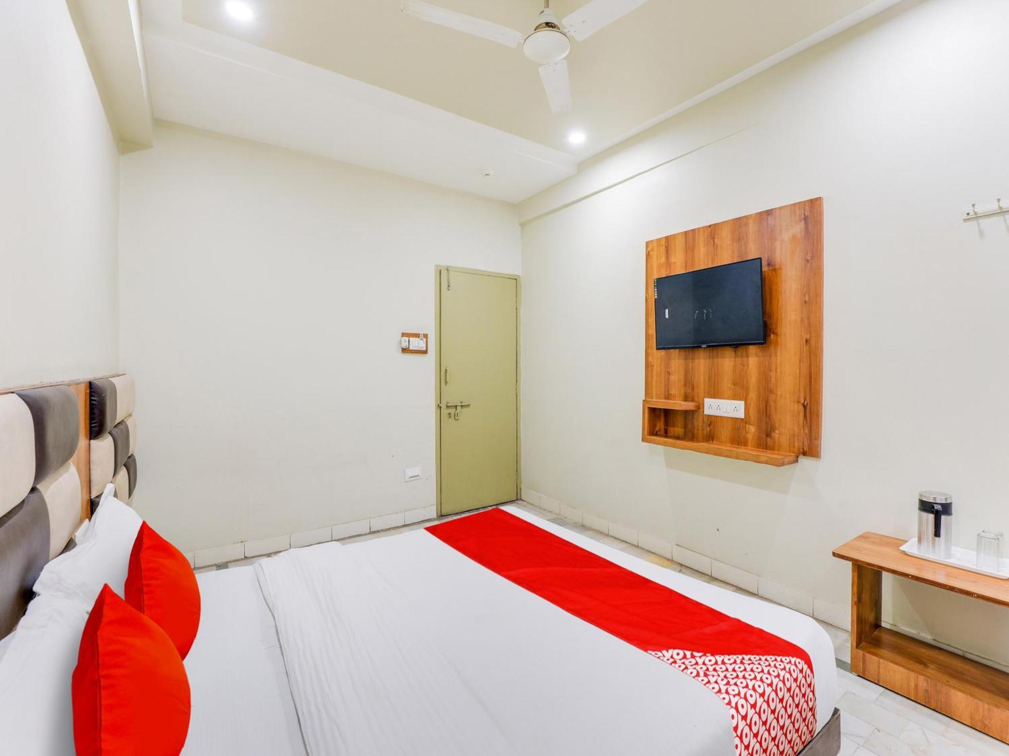 Hotel O Asopalav Naroda Екстериор снимка